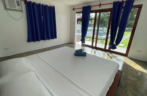 Basdiot Hotel | Bluewaves Hostel & Villa Panagsama by Hiverooms
