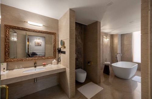 Bilhaur Hotel | Blueworld Castles
