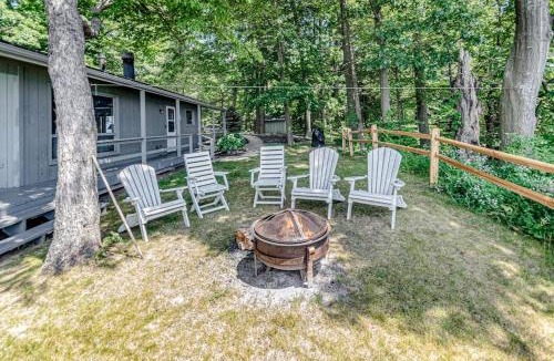 Fennville House | Bluffs Cove