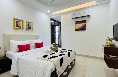 Gurugram Apartment | BluO 3BHK Golf Course Road - Balcony, Lift, Terrace