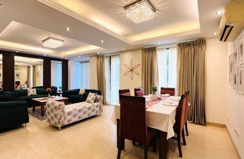 Safdarjung Enclave Apartment | BluO 4BHK Safdarjung Enclave - Lift & Balcony