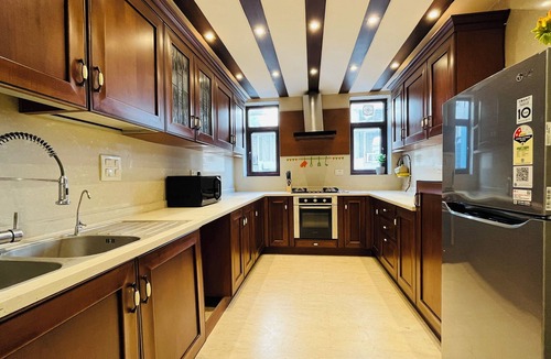 Safdarjung Enclave Apartment | BluO 4BHK Safdarjung Enclave - Balcony, Lift