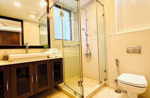 Safdarjung Enclave Apartment | BluO 4BHK Safdarjung Enclave - Balcony, Lift