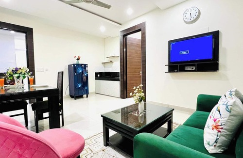 DLF City Apartment | Bluo Stays - DLF Cybercity