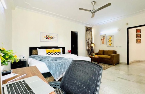 Defence Colony Apartment | BluO Studio - Defence Colony - BathTub, Kitchen
