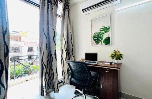 Defence Colony Apartment | BluO Studio - Defence Colony - BathTub, Kitchen