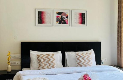 DLF City Apartment | BluO Studio DLF CyberCity - Kitchen, Balcony, Lift