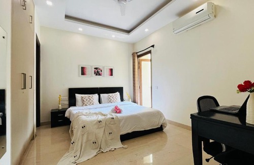 DLF City Apartment | BluO Studio DLF CyberCity - Kitchen, Balcony, Lift