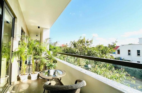 DLF Phase 3 Hotel | BluO Studio1 DLF CyberCity - Balcony, Gym TT, Lift