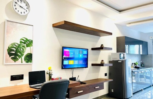 DLF Phase 3 Hotel | BluO Studio1 DLF CyberCity - Balcony, Gym TT, Lift