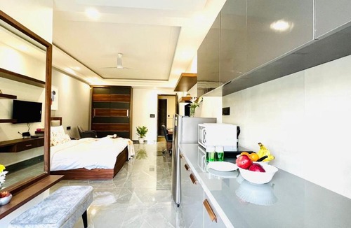 DLF Phase 3 Hotel | BluO Studio2 DLF Cybercity - Balcony, Gym TT, Lift