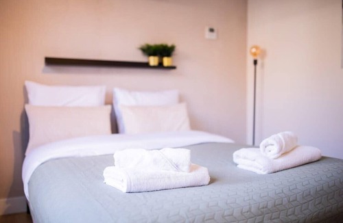 De Bilt Apartment | Blushing 2 Bed Serviced Apartment 92m2 -ESS38B (-