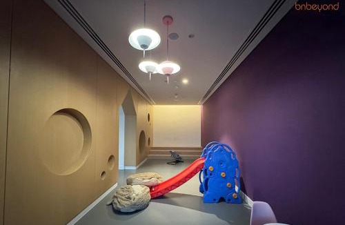 Za'abeel 2 Apartment | Bnbeyond's Artistic Luxe Retreat with Burj Views