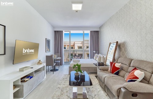 Jumeirah Village Apartment | bnbmehomes - Luma21