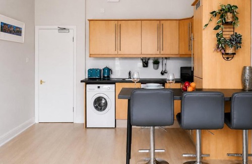 West End Apartment | BnBNova - 2BR - West End Castle