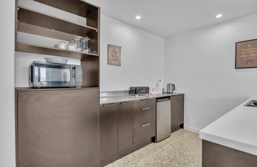 Luggate House | Bnew 1br Minimalist Style Unit