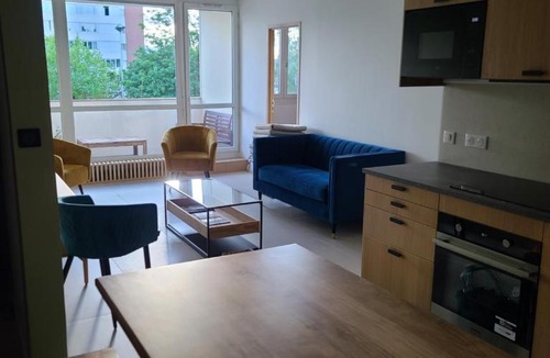 Cusset Apartment | BnGo I L'Oliveraie I 5 chambres, 2 salles de bain, 1 wc, garage, balcon, 9 personnes
