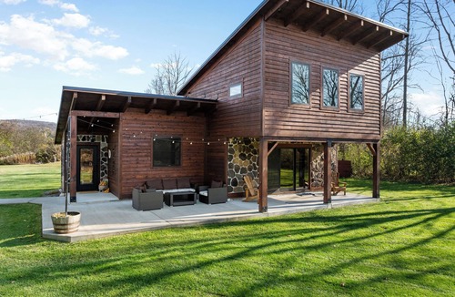 Bouckville House | Bo's Hideaway: Waterfront Retreat near Colgate University!