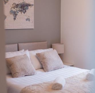 Wolverhampton Apartment | Board Games & Chill Stylish City Apartment