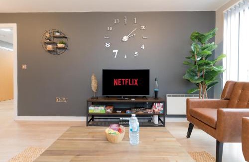 Wolverhampton Apartment | Board Games & Chill Stylish City Apartment