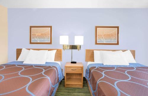 Waterloo Hotel | Boarders Inn & Suites by Cobblestone Hotels Waterloo Cedar Falls
