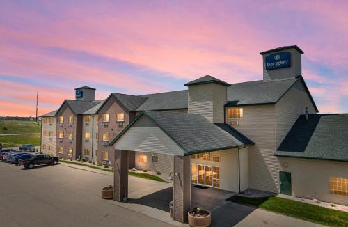 Shawano Hotel | Boarders Inn & Suites by Cobblestone Hotels - Shawano