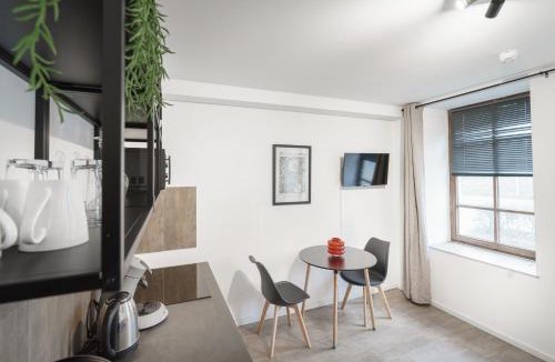 Mettingen Apartment | Boardinghaus Grünefeld W1 - Schöne Serviced Apartments - Küche - Smart TV - P - Rainshower