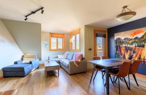 Canmore Apartment | Boardwalk Bliss - Top Floor Downtown Condo