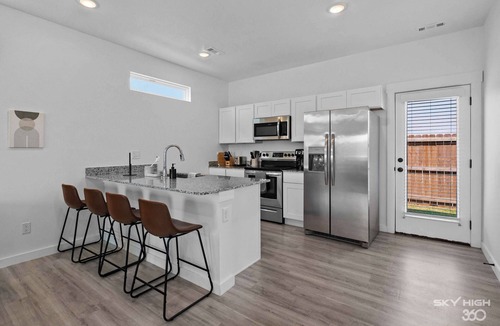 Centerton House | Boardwalk Chic Modern Centerton Retreat 2-Bed/2Bath