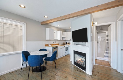 Long Beach Hotel | Boardwalk Cottages