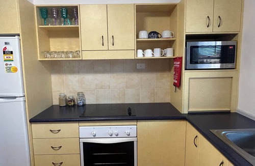 Harrington House | Boat Access with short Walk to River, Pub and Bowling club.