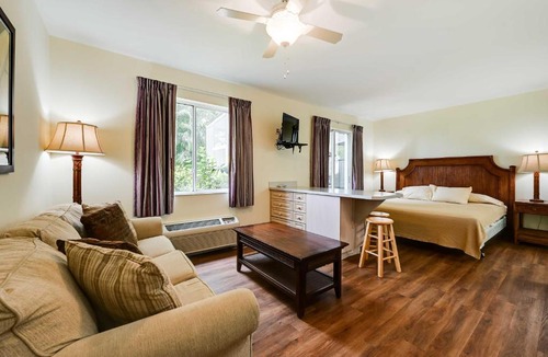 Naples Apartment | Boat, Bird & Bask: Studio 15 Mi to Everglades NP