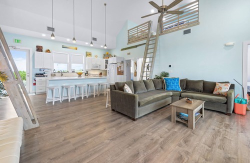 Coupon Bight Aquatic Preserve House | Boat dockage & a great Gulf-front Big Pine retreat