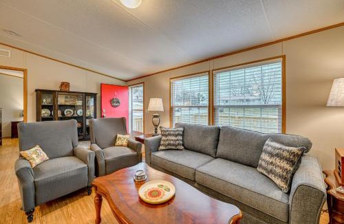 Bronston House | Boat, Fish, Hike & Explore: Cozy Home in Bronston