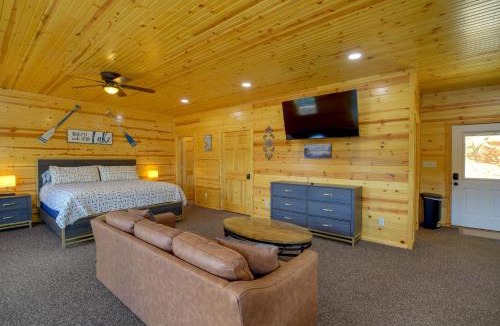 Draper Apartment | Boat, Fish, Swim! Draper Unit w/Lake-View Deck