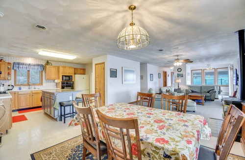 Town of Ledyard Cottage | Boat, Grill & Unwind: Lakefront Cayuga Home!