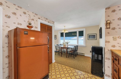 Melvin Village House | Boat House Hideaway at The Blue Spruces