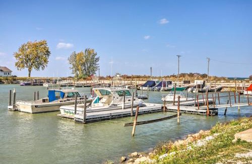 Oak Harbor House | Boat Slip & Pool Access: Oak Harbor Haven!