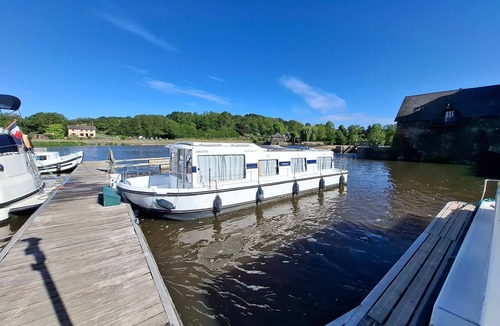 Chenille-Change Boat Rental | Boat stay by the Mayenne - 9 guests