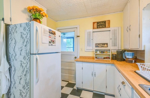 Sherrodsville House | Boat & Unwind! Charming Atwood Lake Farmhouse