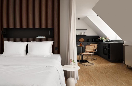 Neuschwabing Apartment | Bob W Munich Schwabing