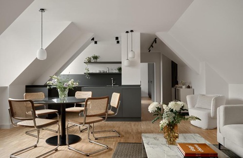 Neuschwabing Apartment | Bob W Munich Schwabing