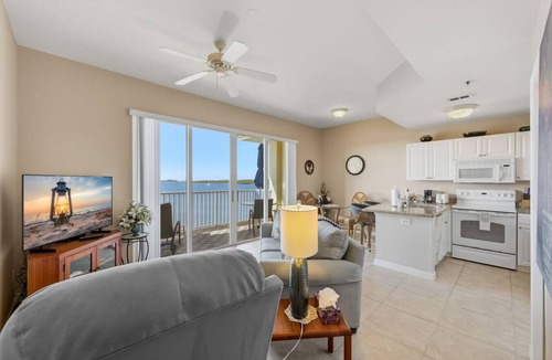 St. Petersburg Condo | Boca Ciega Bay Resort – Top Floor Waterfront Condo with Bay Views