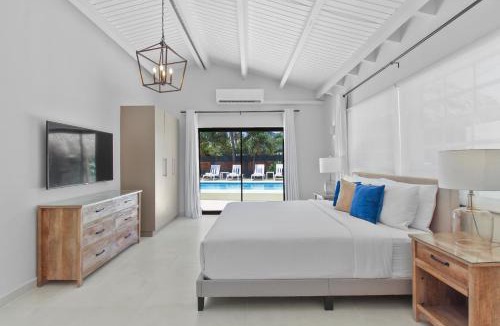 Bakval Villa | Bocobay Beach House with Pool
