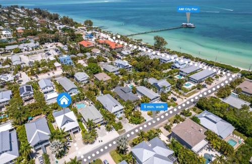 Anna Maria House | Bodacious Oasis, three bedrooms and two and half bathrooms plus den in Anna Maria