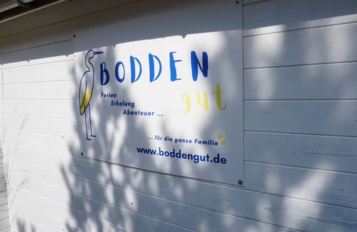 Eichenthal Cottage | BODDENgut - Holiday home "Uferschwalbe" directly in nature