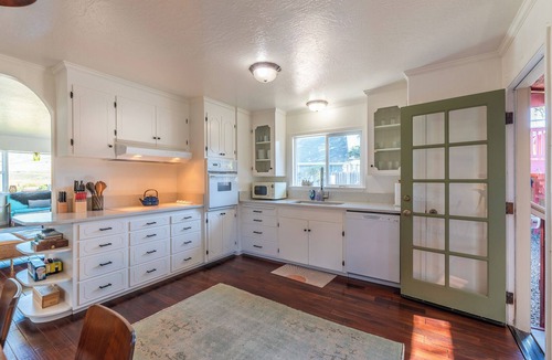 Salmon Creek House | Bodega Bay Beach House! Walk to Beach Hot Tub Guest Studio Dog-OK!