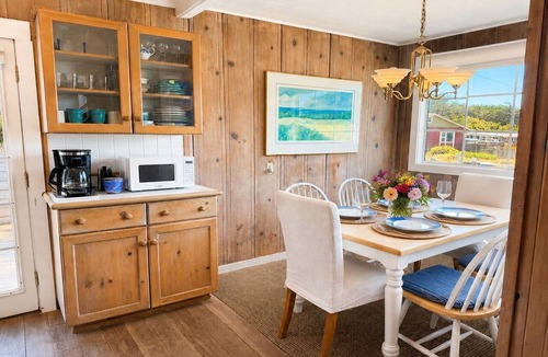Salmon Creek Cabin | Bodega Bay~Beach Retreat~Easy Walk to Sand-Surf-Fun–Fisherman’s Cottage