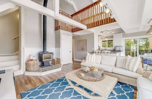 Bodega Bay House | Bodega Bay Harbor Views from Three Levels