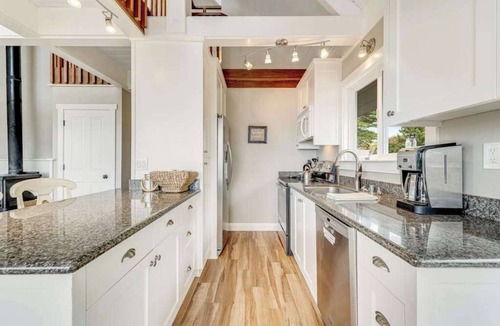 Bodega Bay House | Bodega Bay Harbor Views from Three Levels